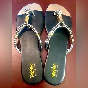 MOSSIMO Womens Black/Gold Flip Flops, Size 9
